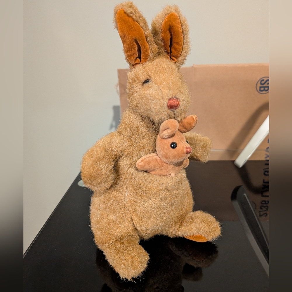 Gund 1987 Brown Kangaroo With Joey Plush. Winds Up To Play Musics